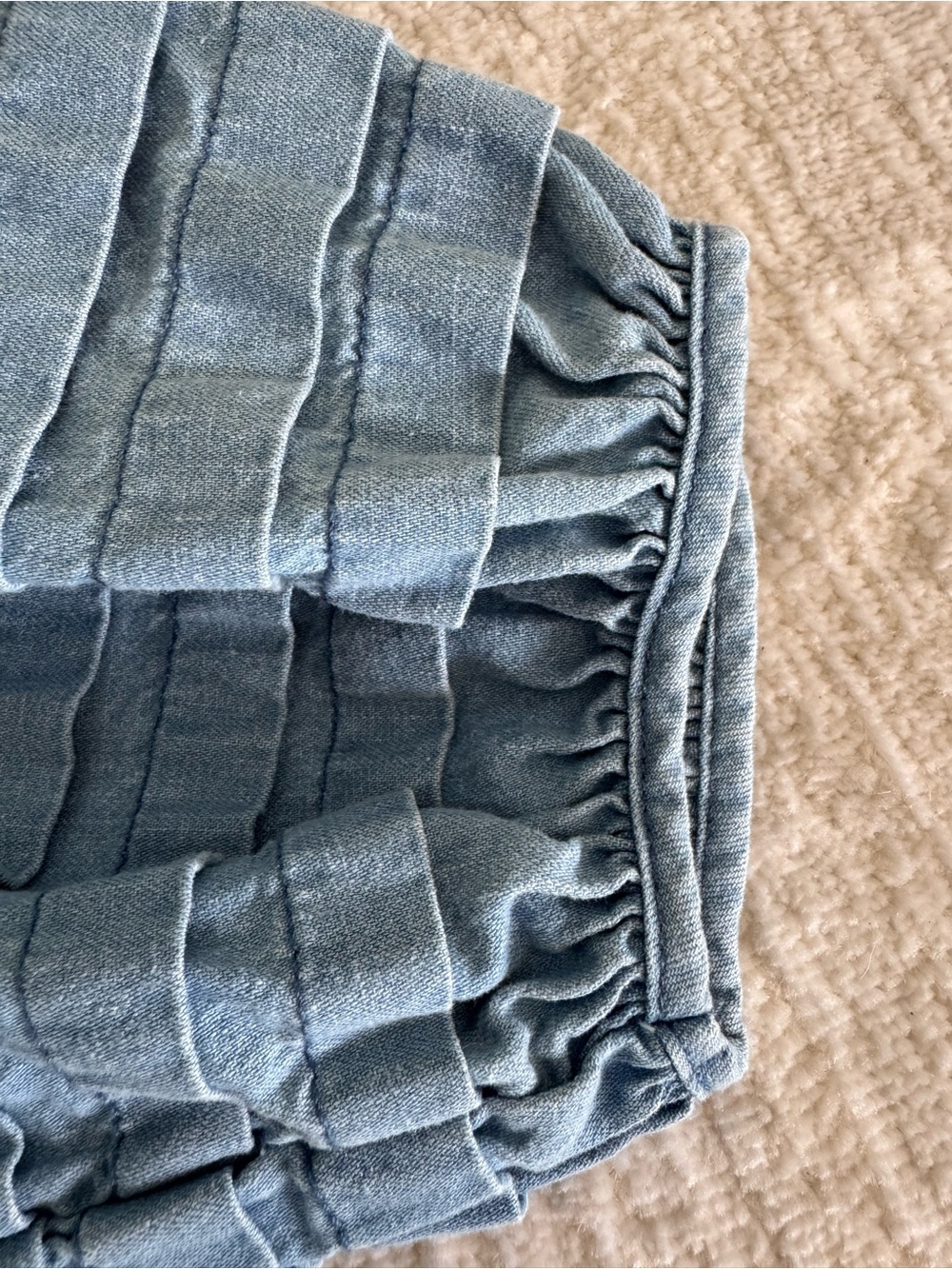 Karlie Light Wash Chambray Button Front Puff Sleeve Top Pleated NWT Medium - Picture 7 of 10
